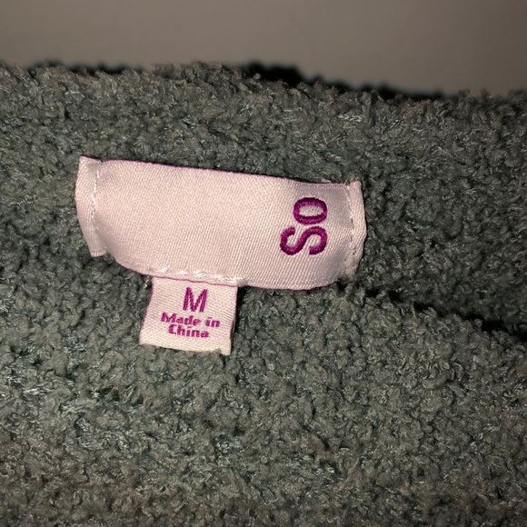 A green fuzzy warm hooded sweater - Picture 4 of 4